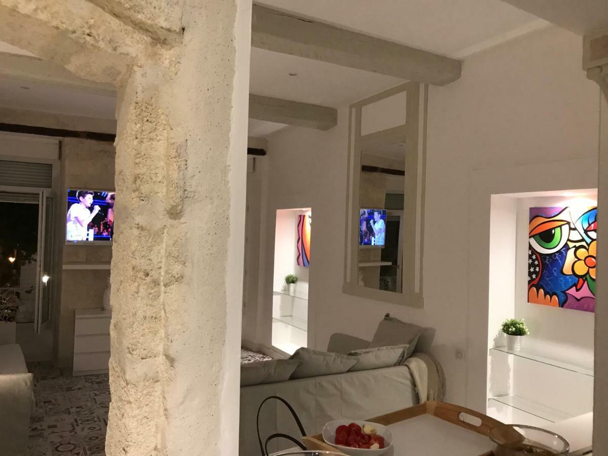 Ferienwohnung La Loge De L'Horloge - 1 Min Palais Des Papes - Ac Clim - Wifi - Hypercentre - Vue Sur Le Carrousel Avignon Exterior foto